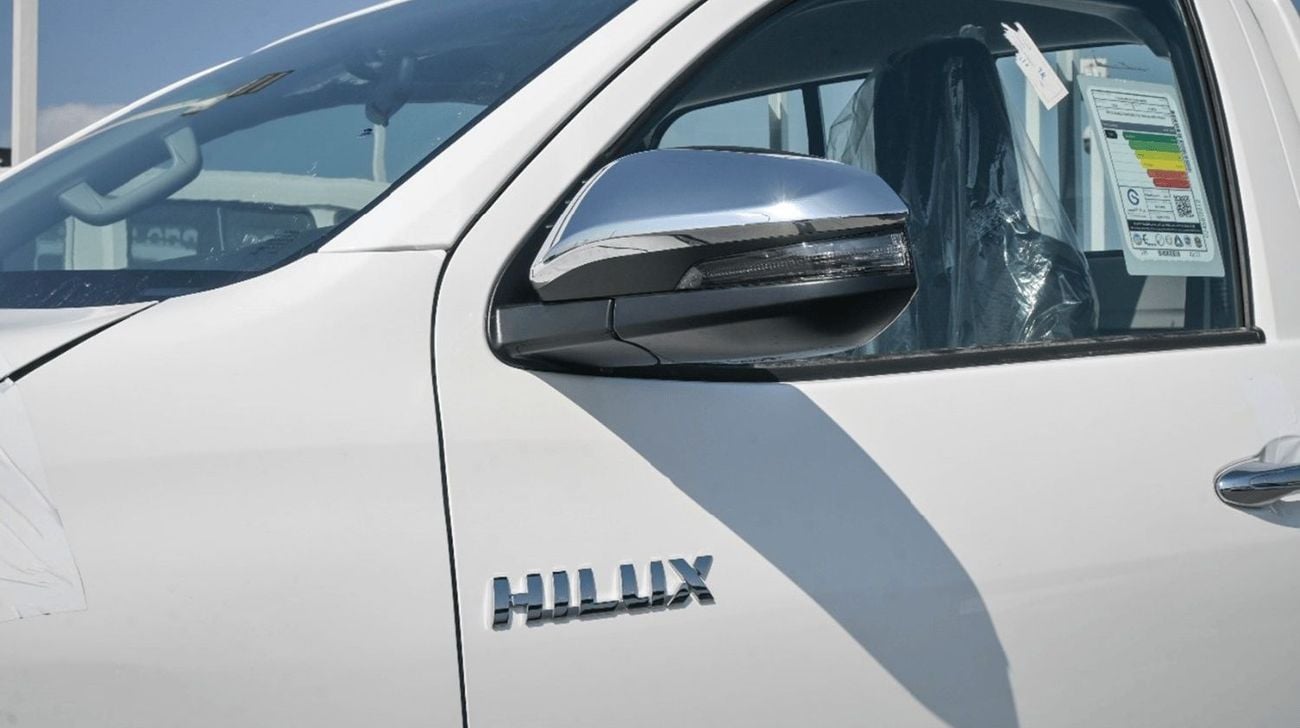 Toyota Hilux ECT0094 - Toyota Hilux SCab DLX - 2.4L Dsl Mt 4wd - White/Red