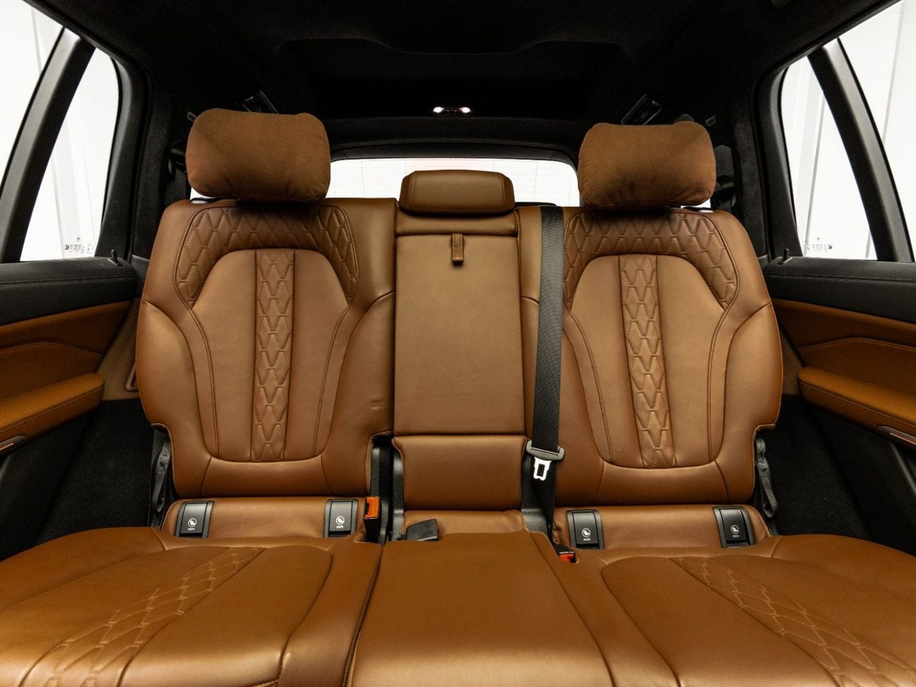 بي أم دبليو X7 2022 BMW X7 xDrive 40i, 3.0L TC I6, 4WD, 375 bhp, 7 Speed Automatic
