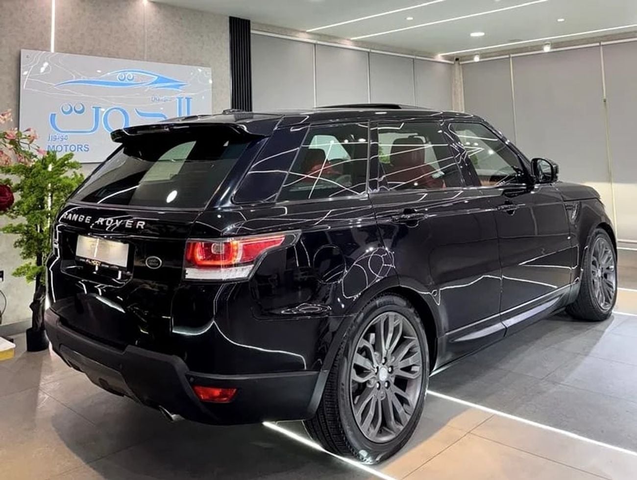 Land Rover Range Rover Sport Supercharged 5.0L ELITE || SUPERCHARGED || GCC || FULLY LOADED || ACCIDENTS FREE