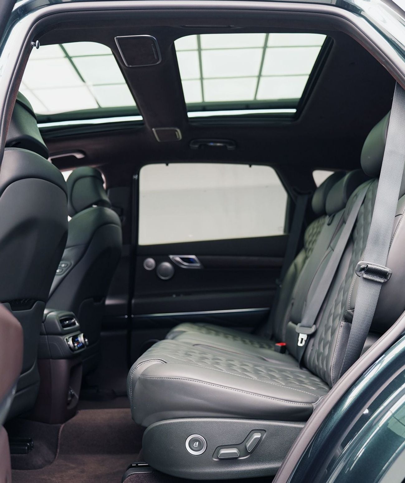 جينيسس GV80 Royal 3.5L AWD 2022 Genesis GV80, 2027 Genesis Warranty + Service Pack, Full Options, Low Kms, GCC