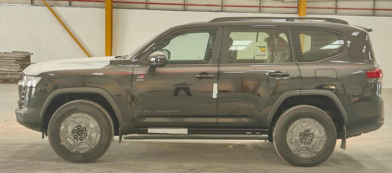 تويوتا لاند كروزر 2025 Toyota Land Cruiser LC300 GR-Sport HEV (Full-Option with Radar) 3.5L V6 Twin Turbo Hybrid Expor
