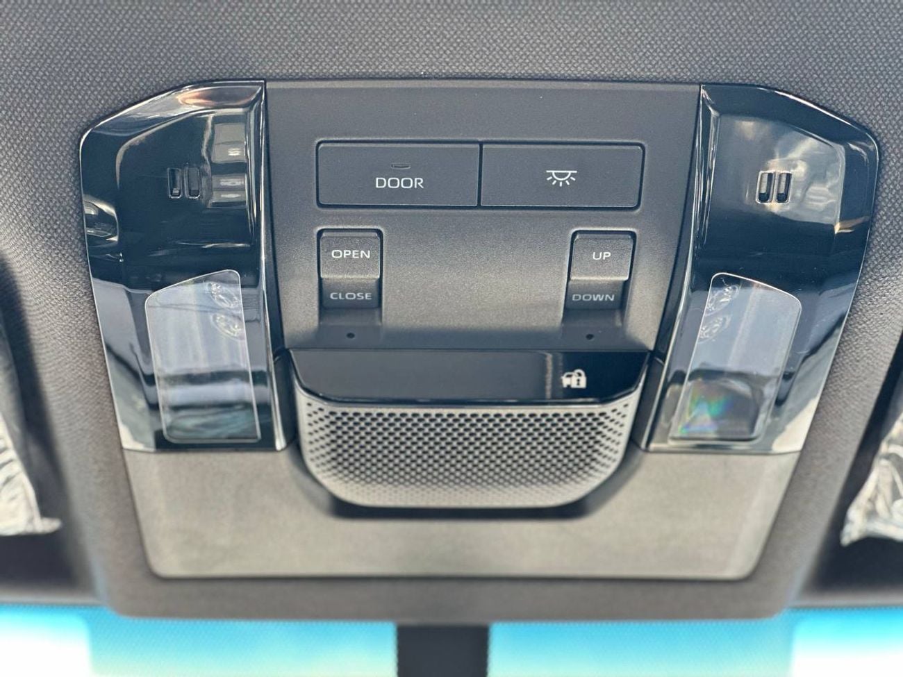 تويوتا برادو 2.8 لتر تيربو ديزل أوتوماتيك // 2026 // خيار ALR مع ثلاجة، فتحة سقف، مشغل DVD وكاميرا خلفية // عرض خ