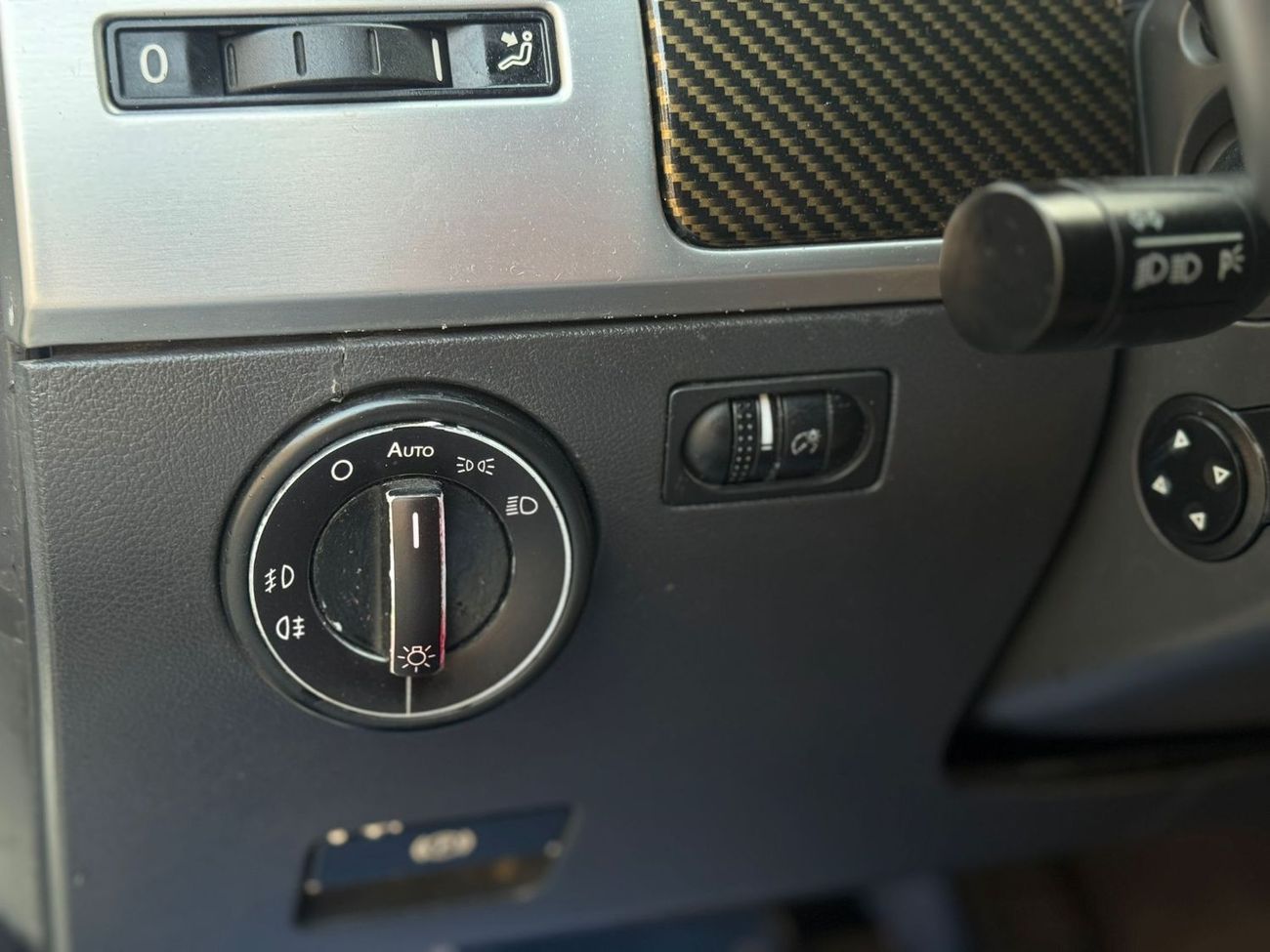 فولكس واجن طوارق فولكس فاجن طوارق W12 دفع رباعي، محرك بنزين W12، ناقل حركة أوتوماتيكي، مقاعد جلدية كاملة، مقاعد كهربا