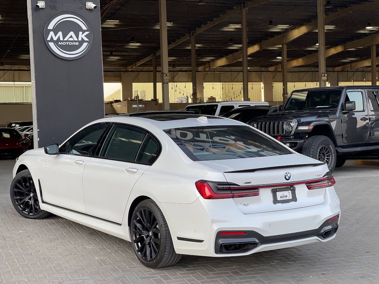 BMW 750i M PACKAGE / V8 TT 4.4L / PANORAMIC SUNROOF / 360 CAMERA / BIG SEATS / 20” RIMS / LOW MILEAGE