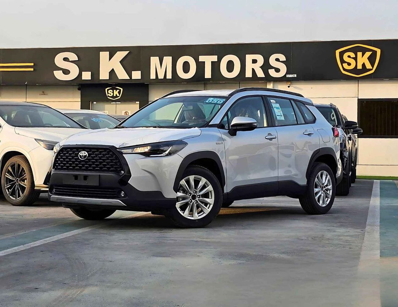 Toyota Corolla Cross HYBRID / 1.8L A/T / FULL OPTION / SUNROOF/ LEATHER / 17" ALLOY WHEELS / CODE # XLE