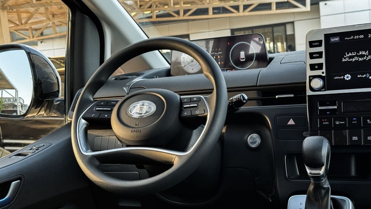 هيونداي ستاريا Luxury 2025 Brand New 11 Seater Diesel 2.2L Turbo 4 Cylinders GCC