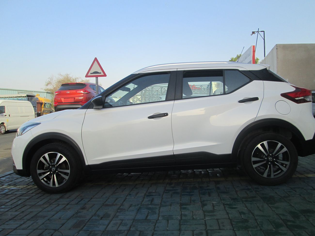 نيسان كيكس Nissan Kicks 1.6 Brand New Condition Excellent Drive GCC