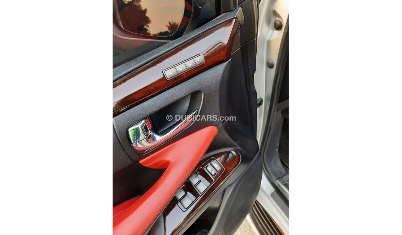 Lexus LX 570 facelifted