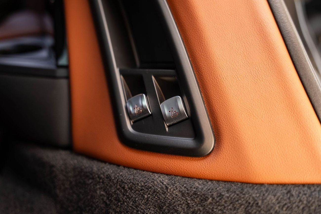 بي أم دبليو X7 xDriveM60i (6 Seats)