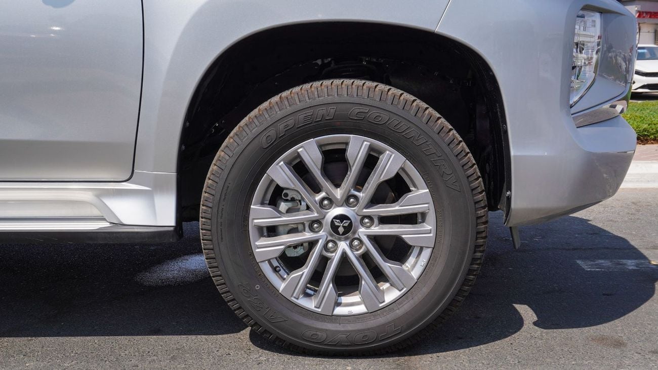 ميتسوبيشي باجيرو ميني ECTAGR040 - Mitsubishi Pajero Sport GLS Highline - 2.4L Diesel Auto - Silver