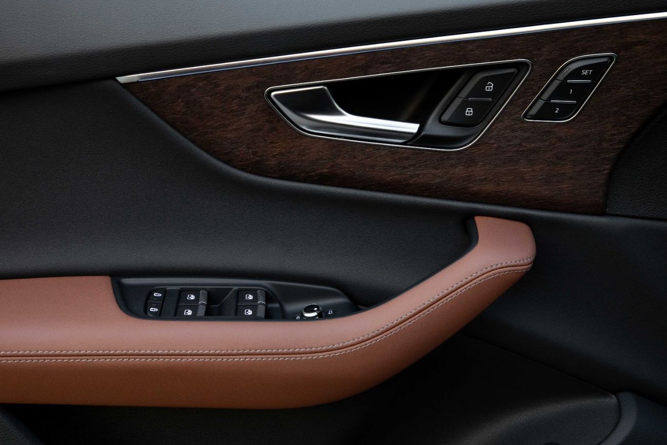 Audi Q7 55 TFSI quattro S Line 2.0L