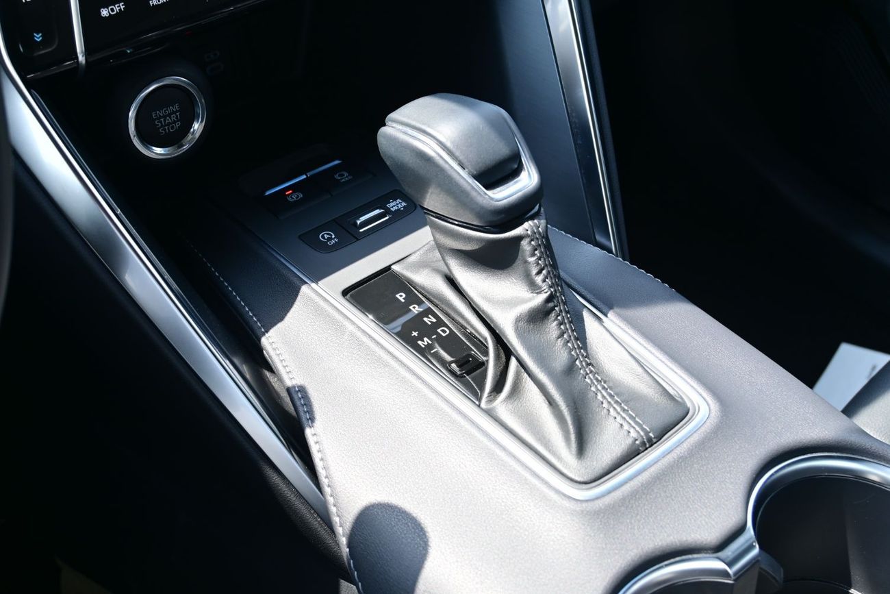 تويوتا فينزا Toyota Venza 2.0L Petrol, Model 2025 Color White