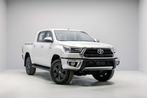تويوتا هيلوكس Double Cab 2.7L - Super White Inside Maroon | Export Only