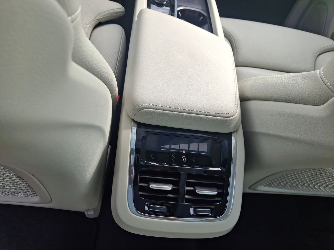 Volvo XC60 B5 ULTIMATE DARK 2 | Zero Down Payment | Home Test Drive