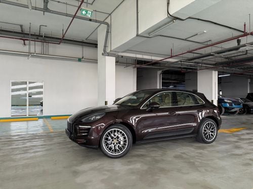 Porsche Macan Macan S with 6-CYL. TURBO ENGINE