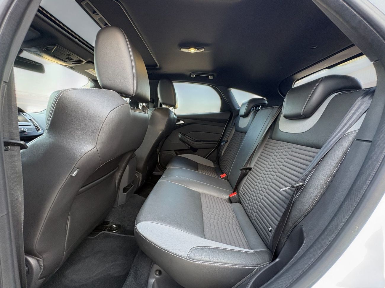 Ford Focus ST 2.0L TURBO I4 M/T | 2017 | GCC SPECS | FULLY AGENCY SERVICE HISTORY | UNDER SERVICE WARRANTY UNTI