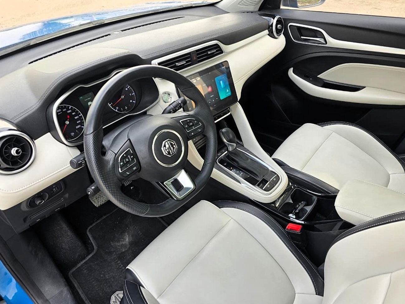MG ZS LUXURY  1.5L A/T SUV  FWD  GCC