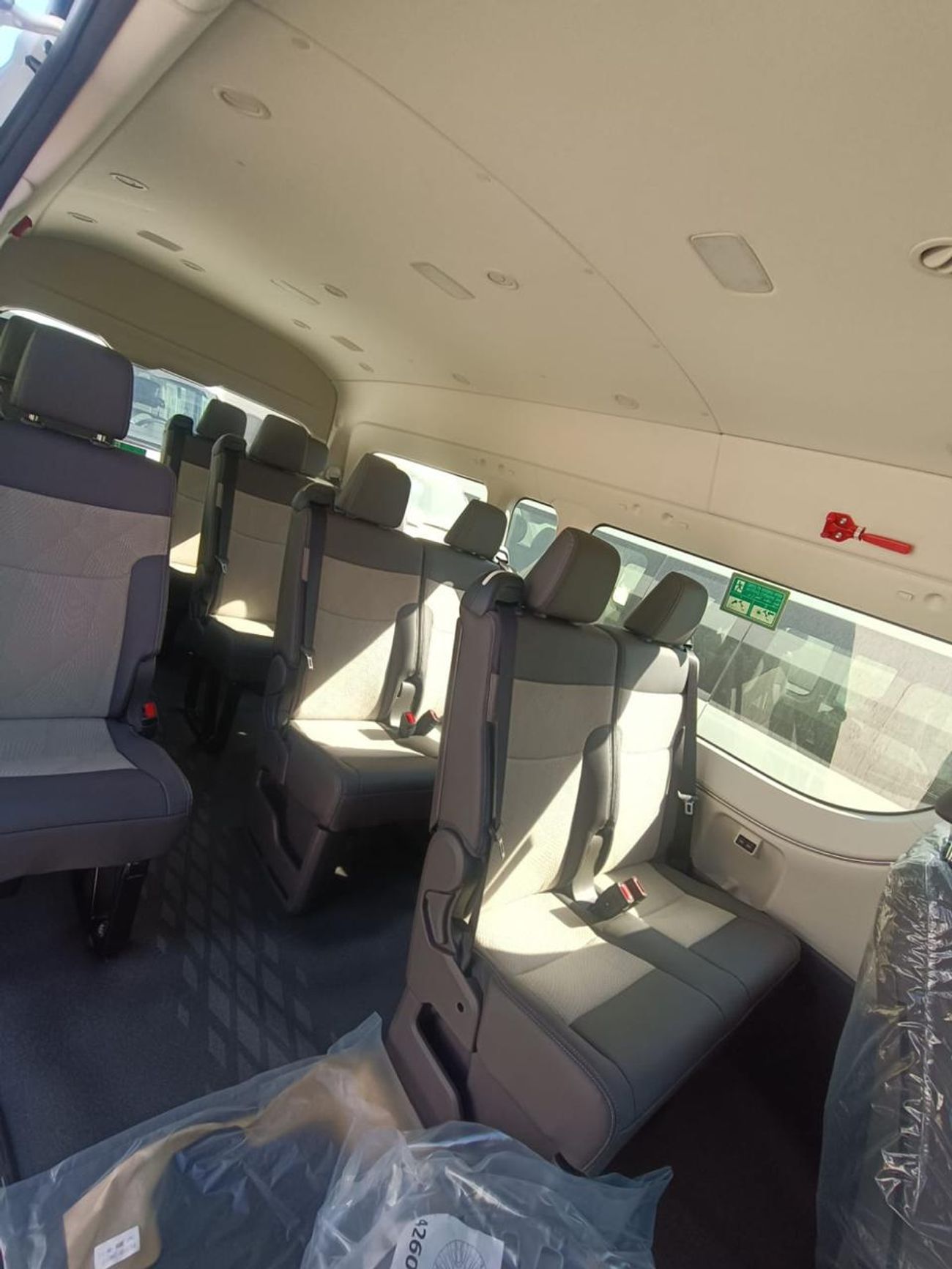 تويوتا هاياس 2.8L DIESEL GL 13 SEATER AUTOMATIC TRANSMISSION ( FOR RE EXPORT ONLY )