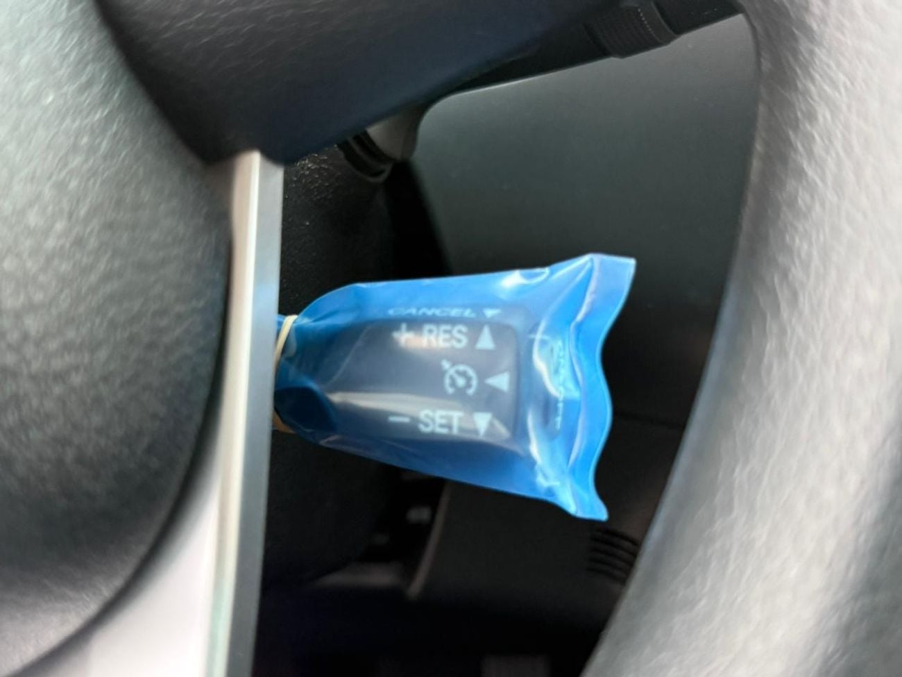 Toyota Hilux 2.7L GLX-S FULL WITH WIRLESS CHARGER AND COMPRESSOR OMANI