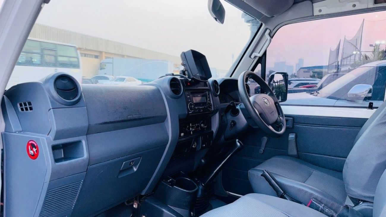 تويوتا لاند كروزر 70 -