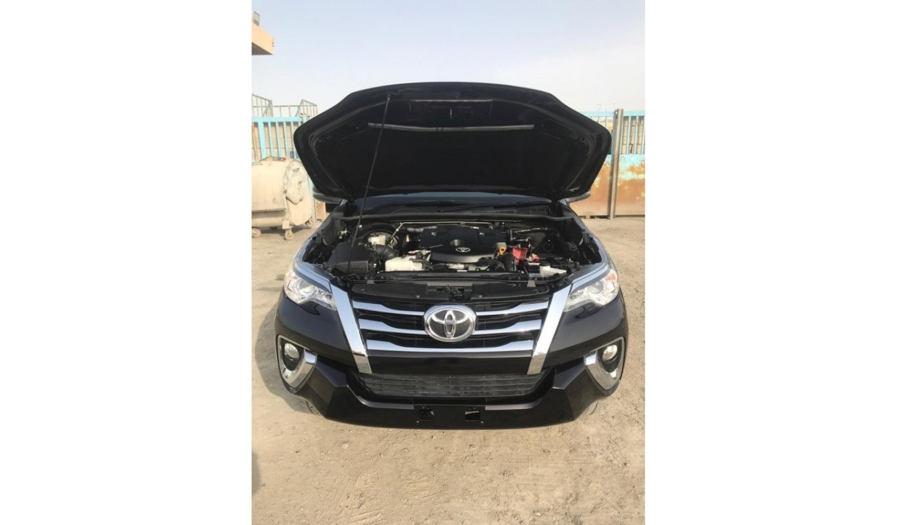 تويوتا فورتونر DIESEL 2.8 L AUTOMATIC  YEAR 2018 RIGHT HAND DRIVE (EXPORT ONLY)