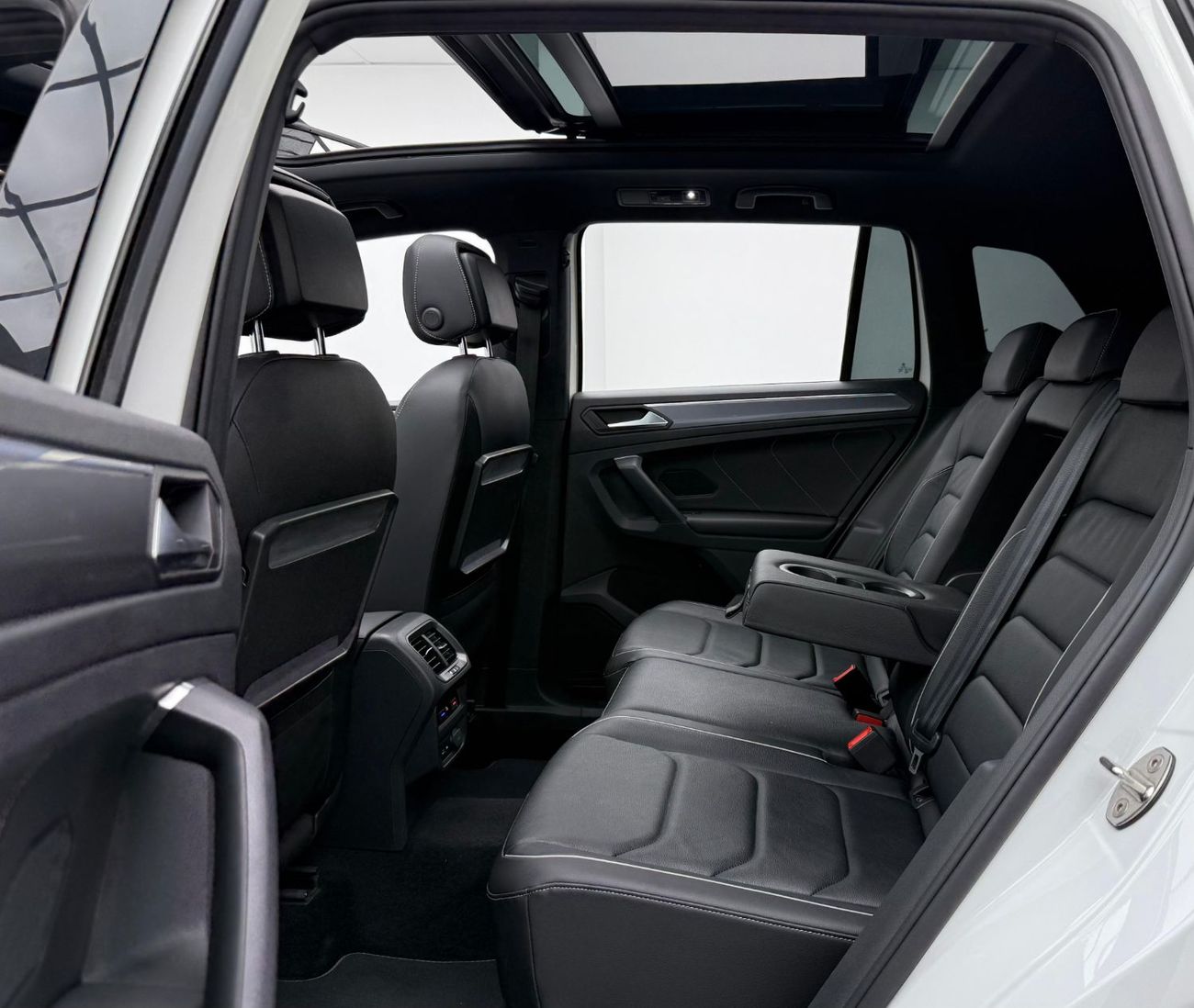 Volkswagen Tiguan R-Line 2.0L 2019 Volkswagen Tiguan R-Line, 1 Year Unlimited KM Warranty, Agency Full Service History