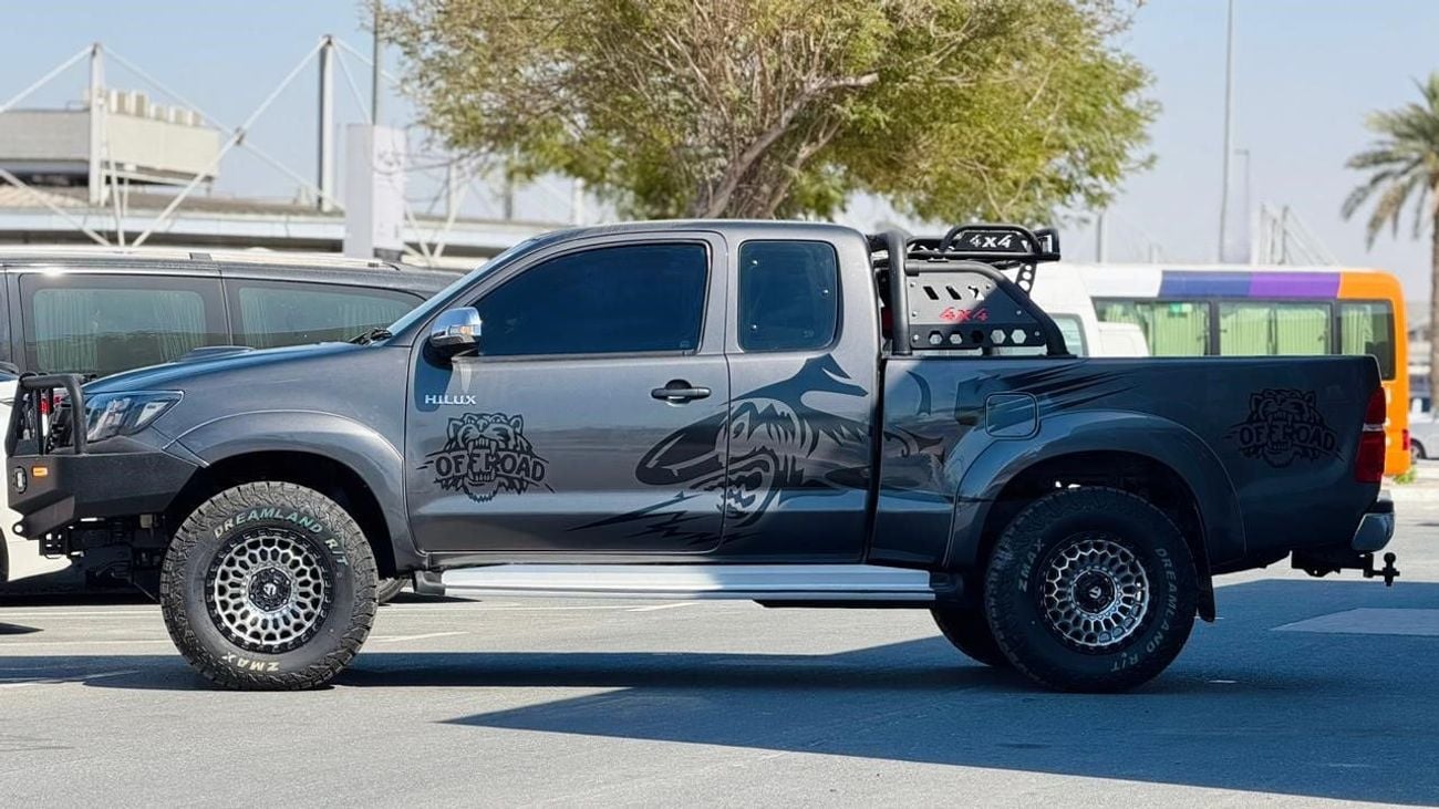 تويوتا هيلوكس 2013| 3.0L DIESEL ENGINE | MT | RHD | SMART CAB | GTK BULL BAR WITH LED FOCUSED LIGHTS | HEAVY 4X4 S