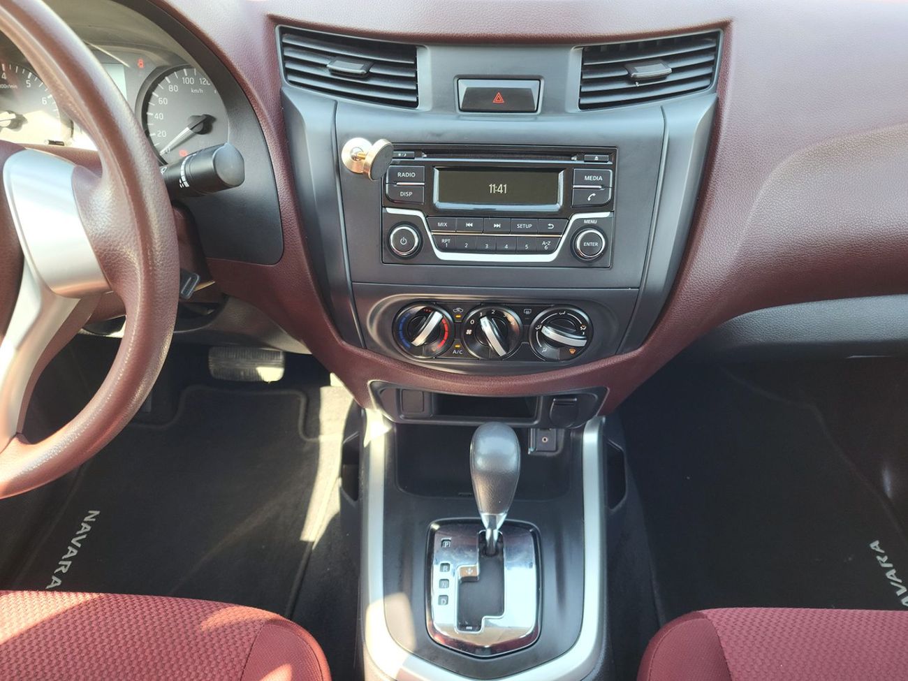 Nissan Navara Std 2.5L RWD A/T DOUBLE CABIN