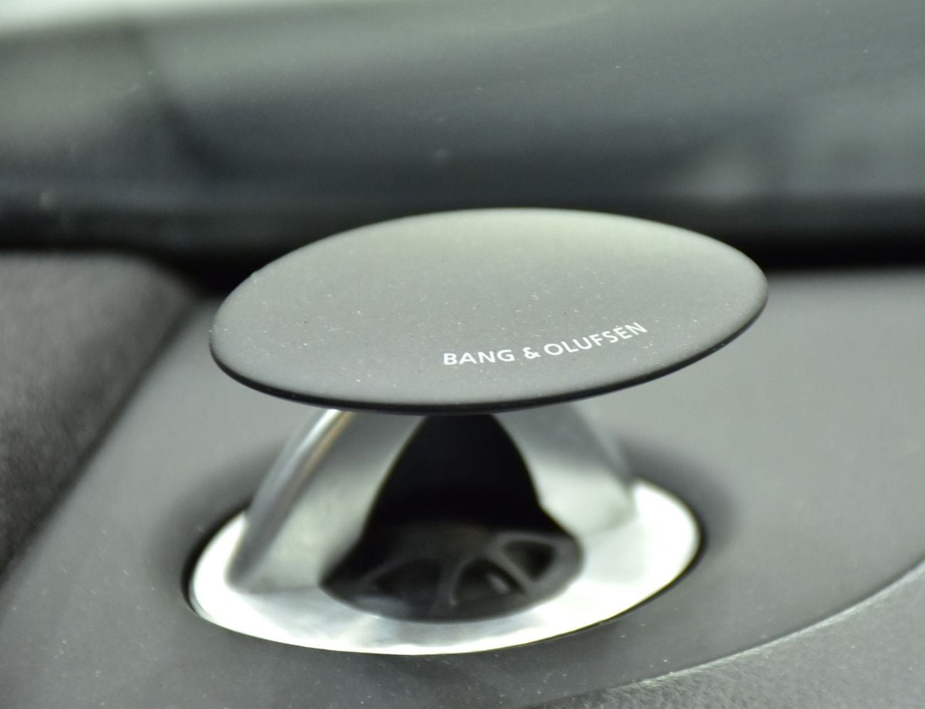 أودي S8 EXCELLENT DEAL for our Audi S8 TFSi ( 2013 Model ) in White Color Korean Specs