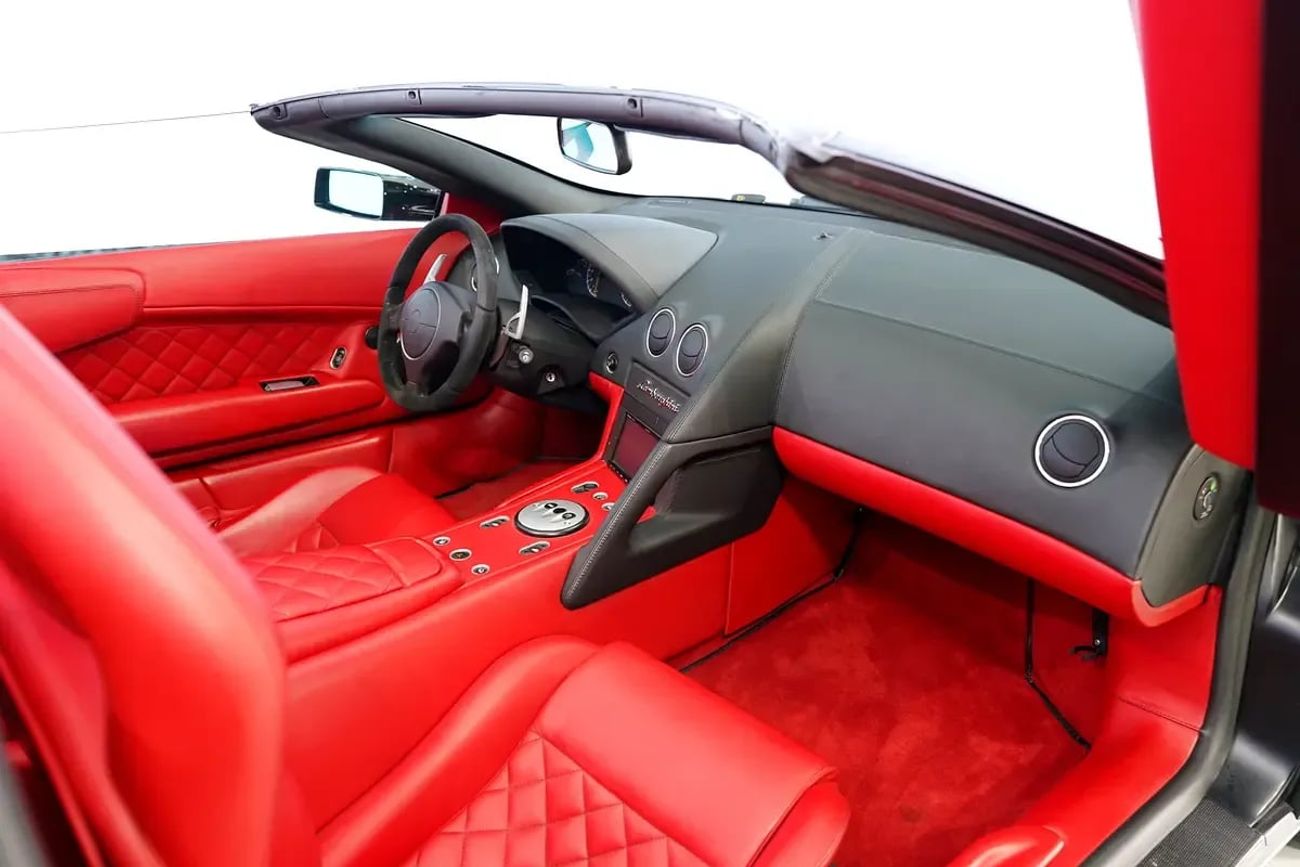 لامبورغيني مورشيلاجو LP-640 ROADSTER