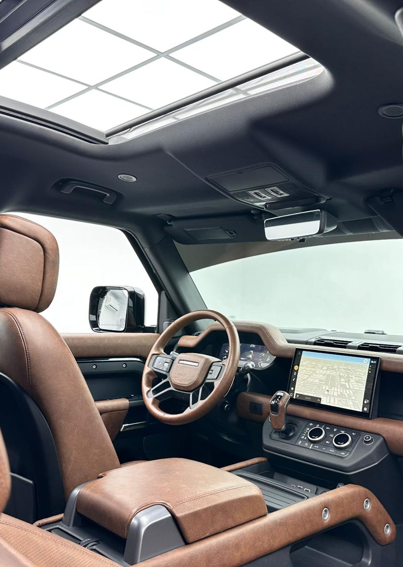 لاند روفر ديفندر 2022 Land Rover Defender 110 V8 Edition, Sep/2026 Land Rover Warranty, Nov/2027 Land Rover Service P