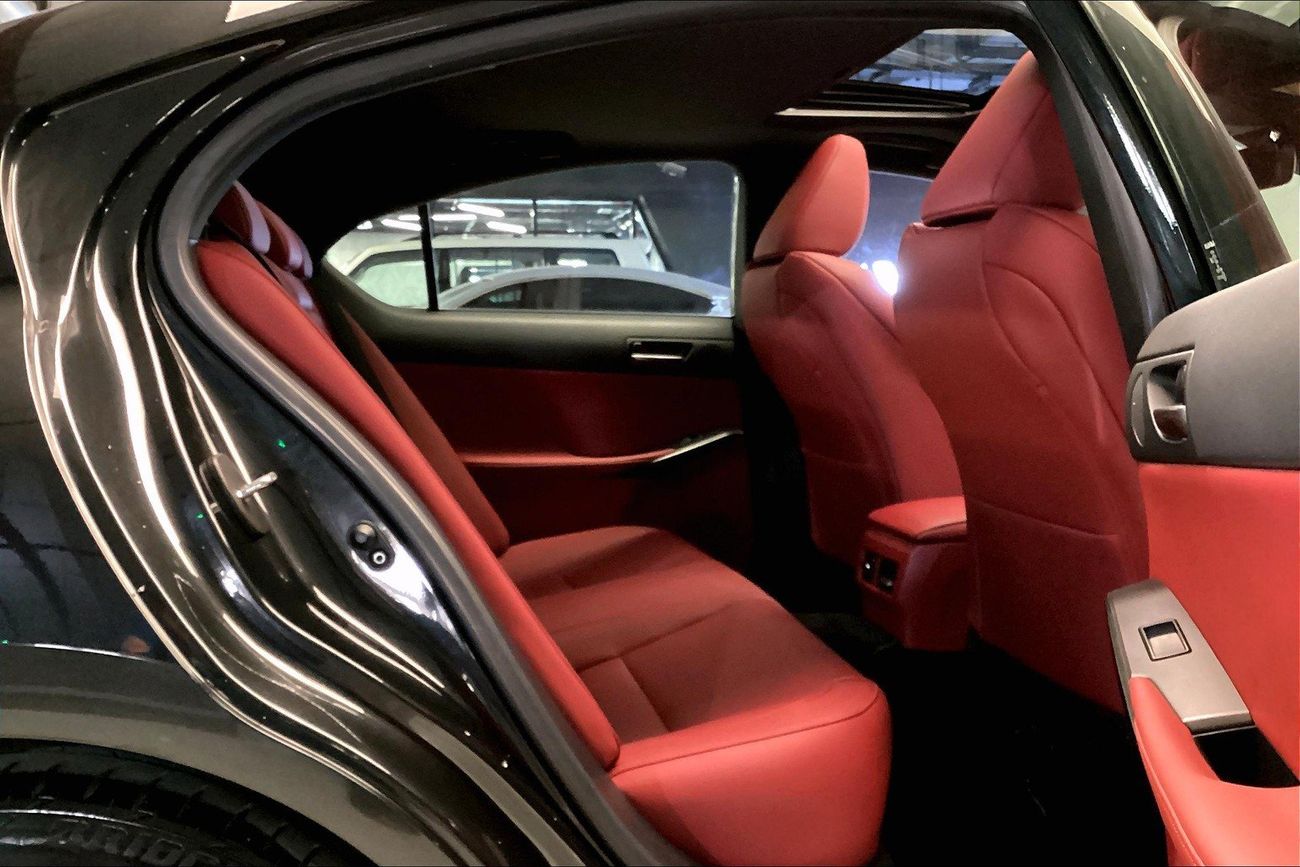 لكزس IS 350 F Sport Platinum | National Day Celebration | شامل الضمان | 0 ﺪﻔﻋﺓ ﺃﻮﻟﻯ