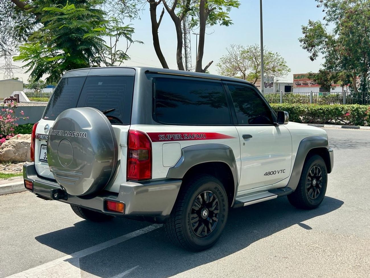 نيسان باترول سوبر سفاري 2 DOOR MANUAL TRANSMISSION GCC NO ACCIDENTS