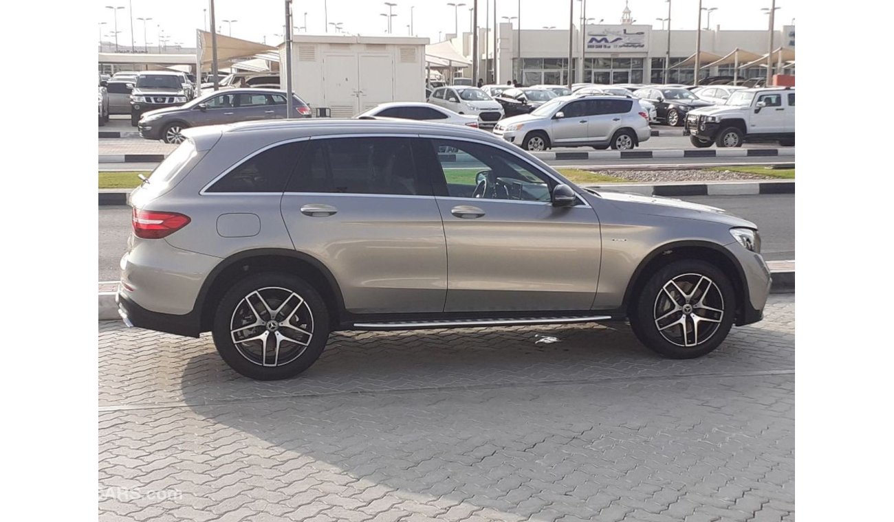 Mercedes-Benz GLC 300 MERCEDES-BENZ GLC 300 YEAR 2019