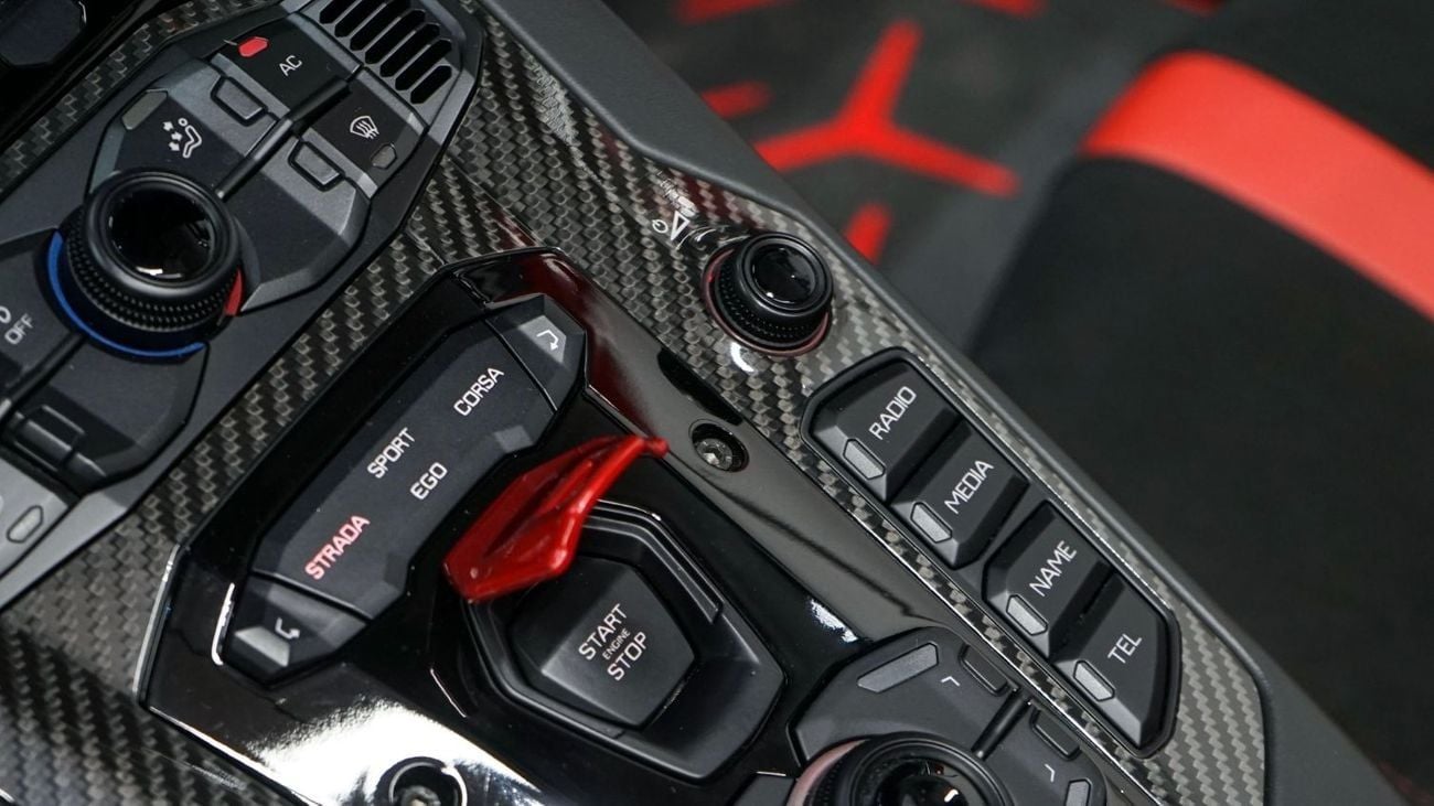 لامبورغيني أفينتادور SVJ 6.5L V12 | European Specs | 8,700 KM | Full Service History