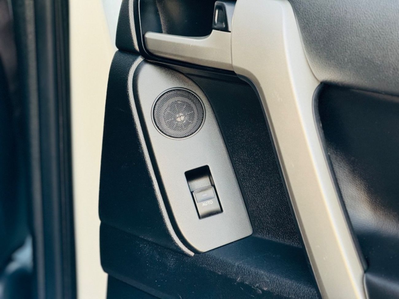 تويوتا برادو TXL limited top of the range  RHD