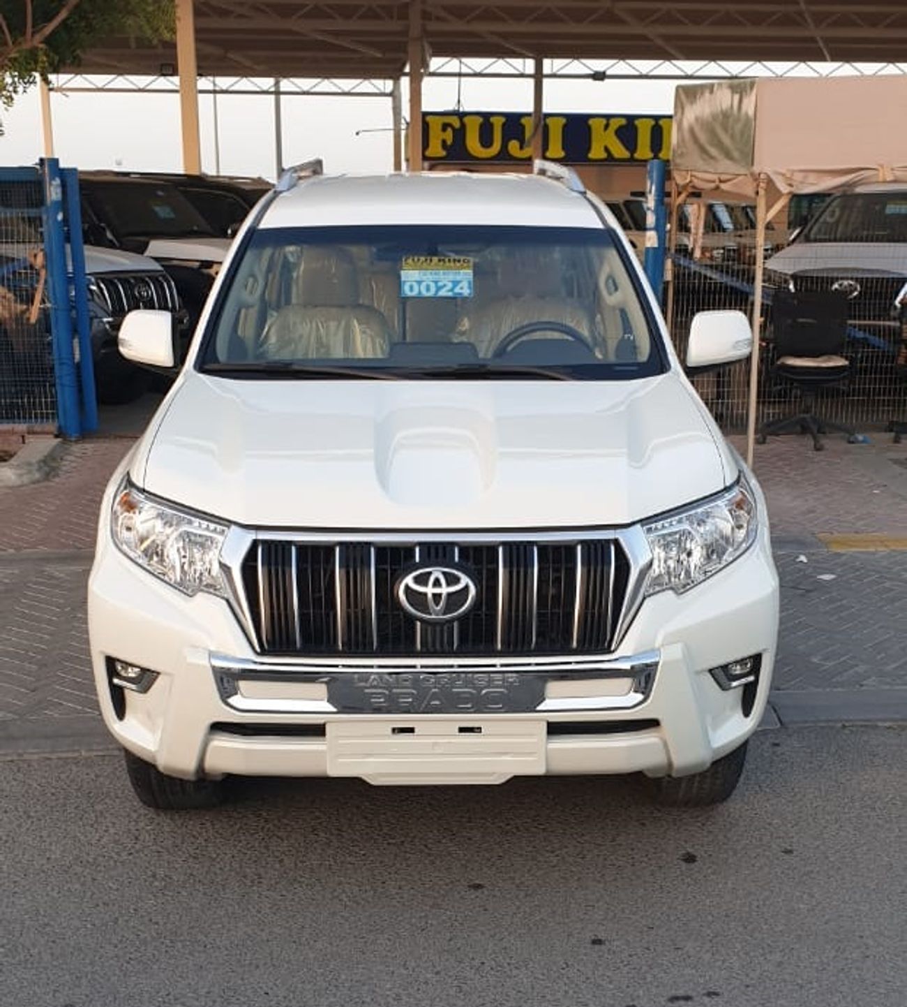 تويوتا برادو 4.0L V6 4WD PETROL (USED)