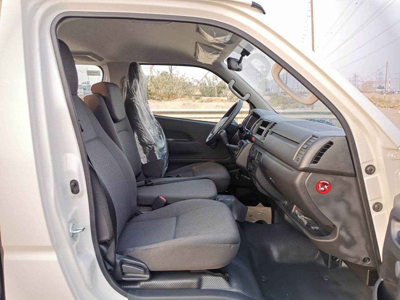 تويوتا هاياس STANDARD ROOF / M/T / 2.5L DIESEL / 15 SEATER / EXPORT ONLY ANGOLA (CODE # HD25ST15)