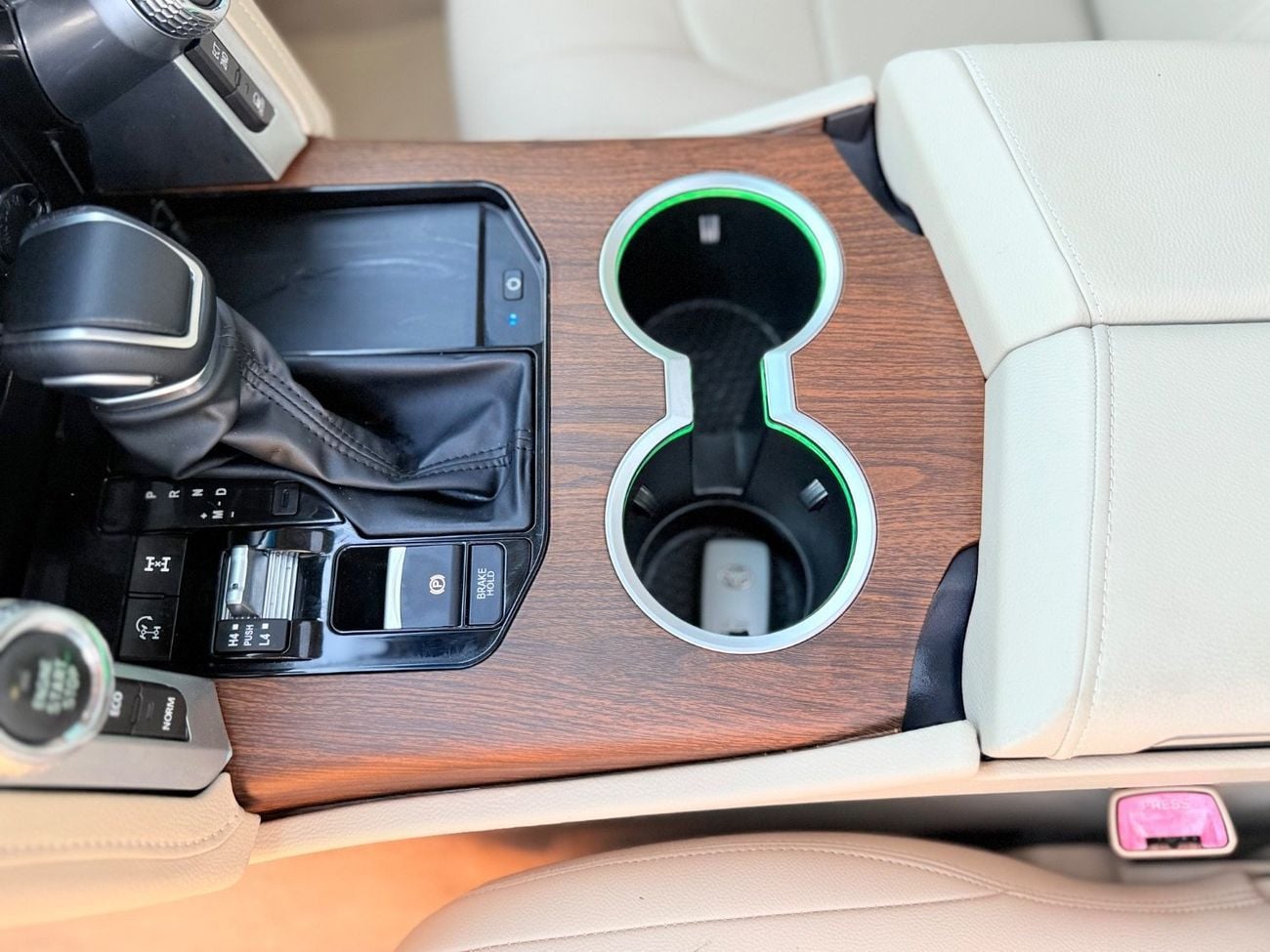 Toyota Land Cruiser GXR+ 4.0L Toyota landcuriser  Years 2019 GXR V6  4.0L facelifted interior and exterior 2025 Years fu