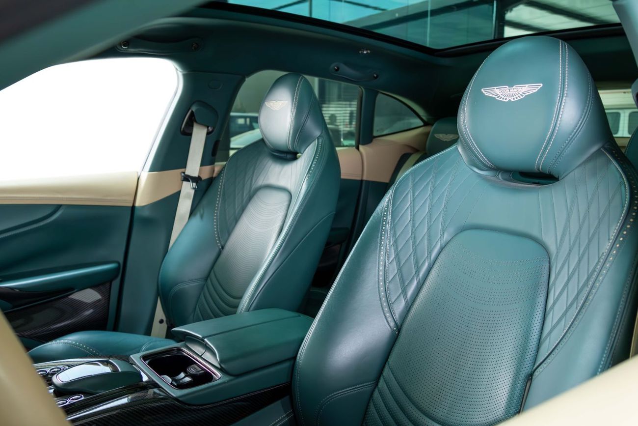 أستون مارتن DBX 