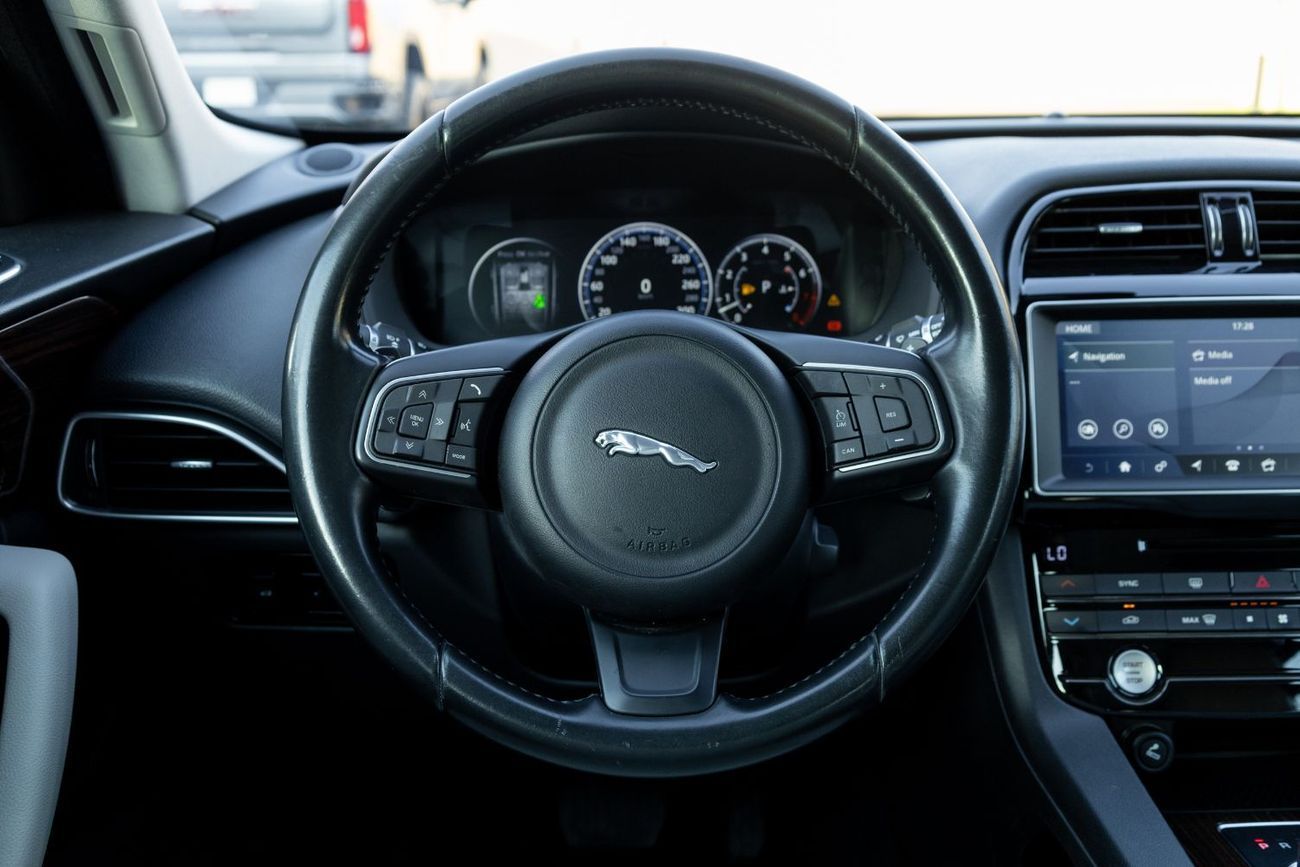 جاكوار F بيس Prestige 3.0L