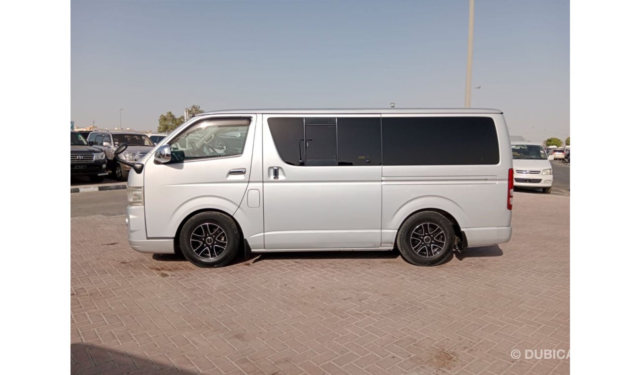 تويوتا هاياس TOYOTA HIACE VAN RIGHT HAND DRIVE (PM1369)