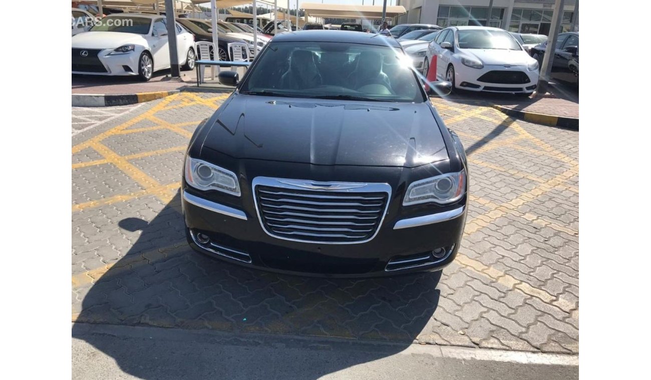 Chrysler 300C Chrysler 300C,,,, custam paper,,,,,,,, 2014,,,,,very good condition