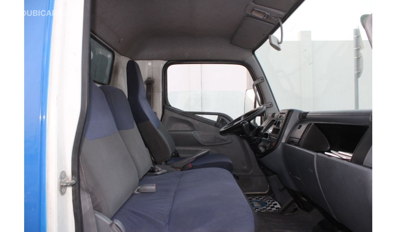 Mitsubishi Canter Van Mitsubishi Canter 2016 GCC in excellent condition without accidents, very clean from inside and outs