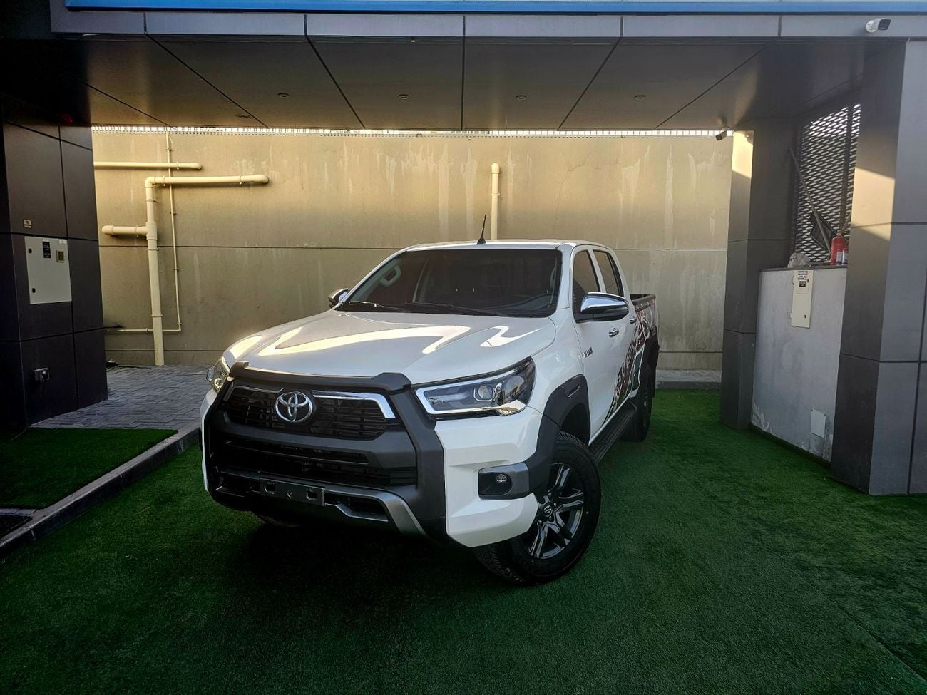 تويوتا هيلوكس ADVENTURE DIESEL / AUTO GEAR/ AUTO WINDOWS / FULL OPTION/ WIDE BODY
