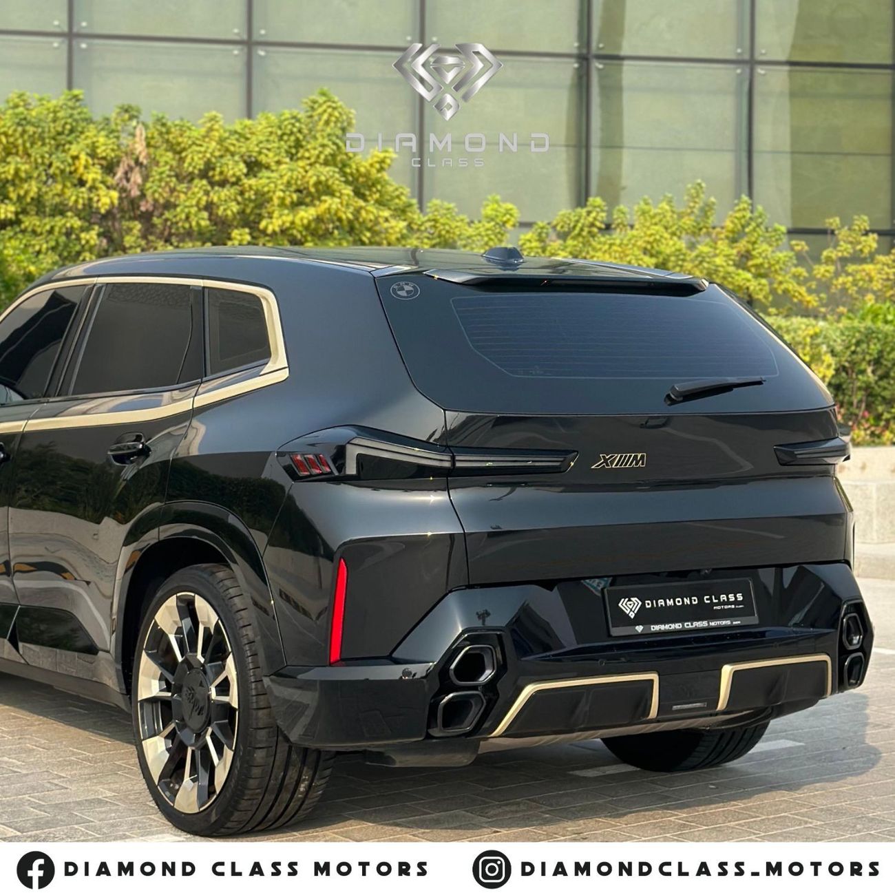 BMW XM BMW XM V8 M Plug-in Hybrid AWD 4.4L Twin-Turbo+Electric Motor 2023  GCC    Service Contract  Under A