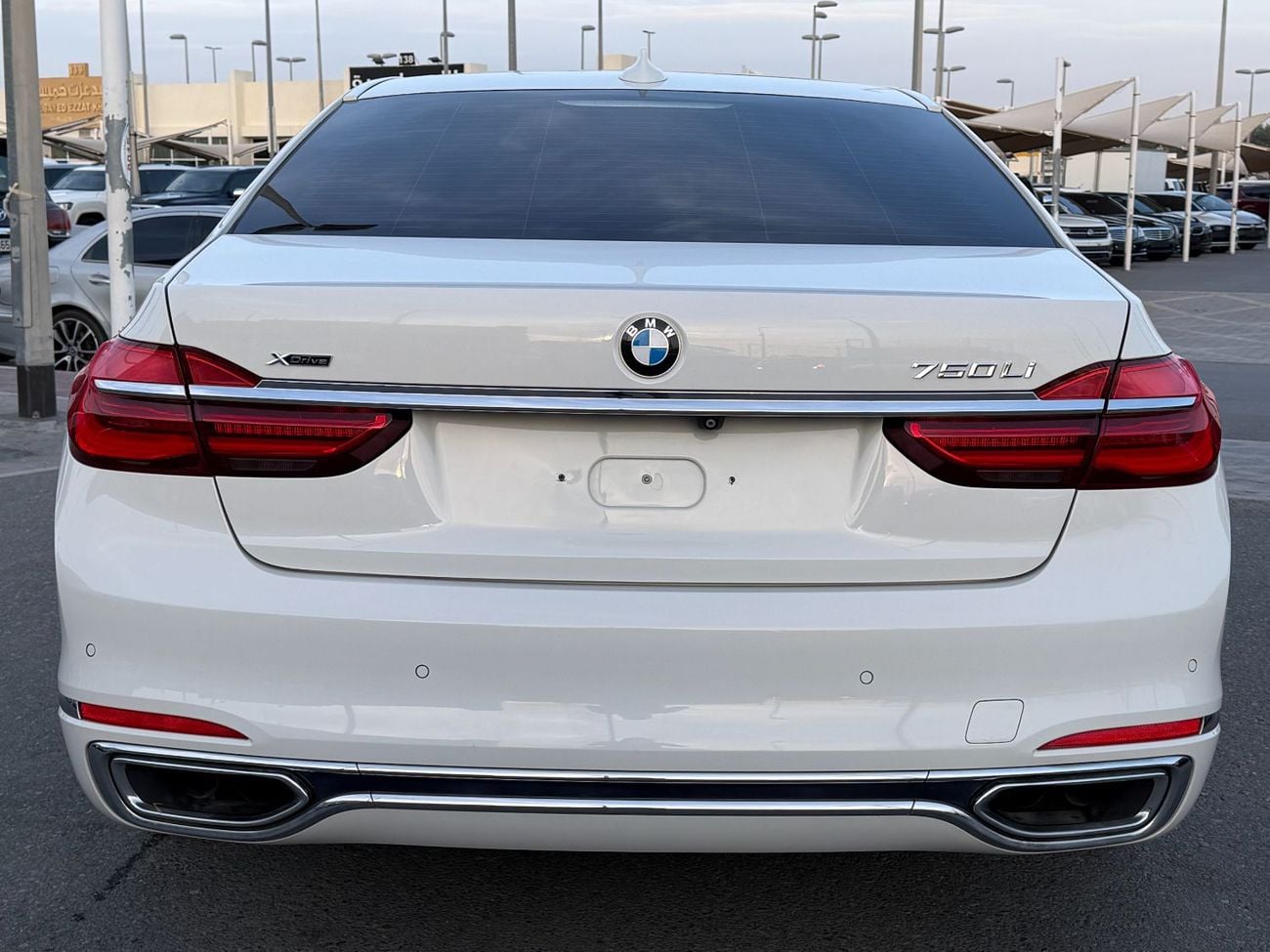 بي أم دبليو 750Li xDrive Executive 4.4L
