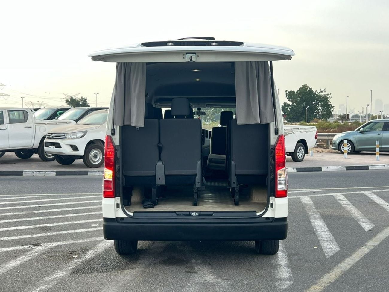 تويوتا هاياس GL 2023 Toyota Hiace 3.5L V6 - GCC - Passenger Full Automatic - Patrol - 13 Seater - No Accident - 8