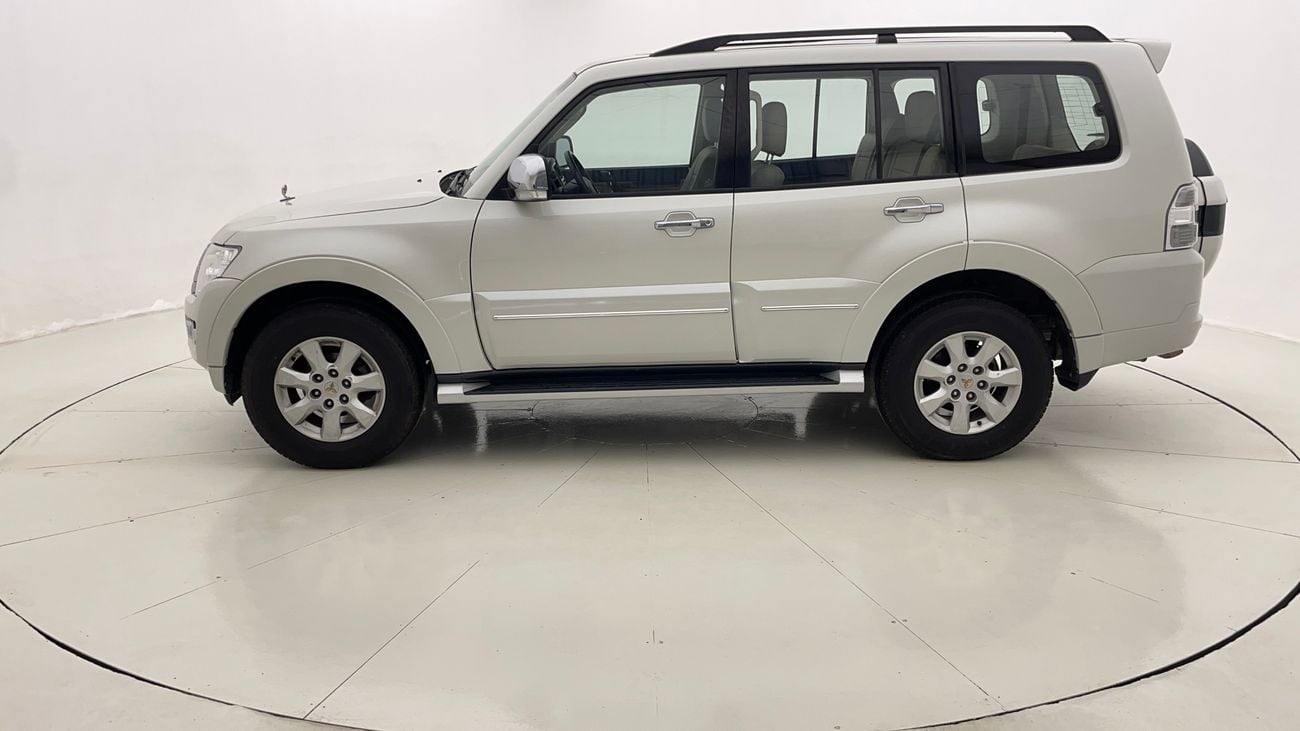 ميتسوبيشي باجيرو GLS MIDLINE 3 | بدون دفعة مقدمة | اختبار القيادة في المنزل