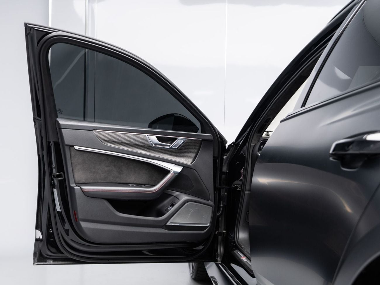 أودي RS6 BUY NOW, PAY 2027 | THE BLACKLINE STANDARD | June 2028 Audi Warranty, GCC
